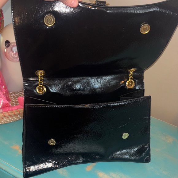 Black Designer Chain Shoulder Bag - Picture 2 of 4